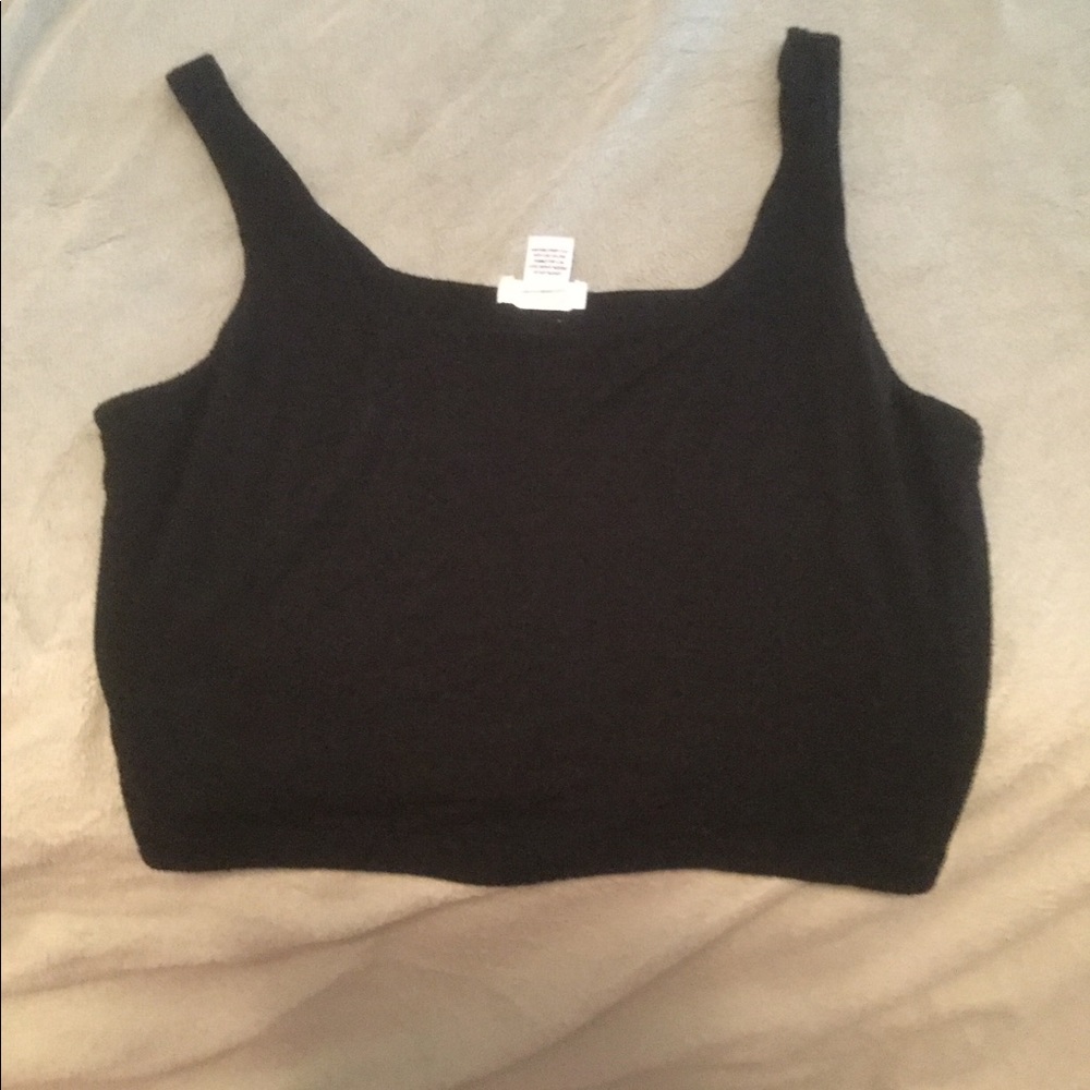 A black crop top 🦋💓 - Picture 3 of 5